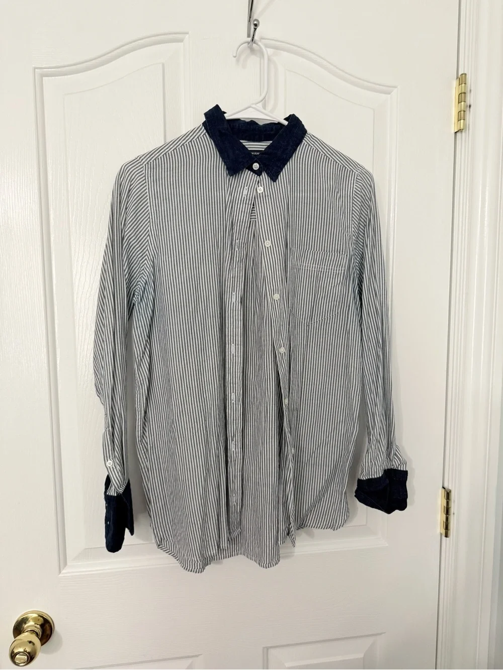 JCrew women’s Striped Long-Sleeve Shirt with Contrast Collar &Cuffs - Blue/White